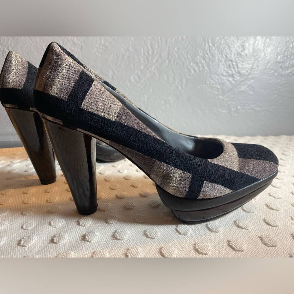 DEVANI Vintage Grey and Black Plaid Heel
